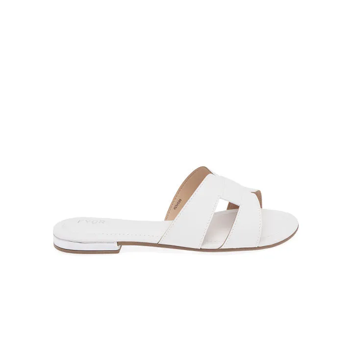 Chic Minimalist Flats BDV 099