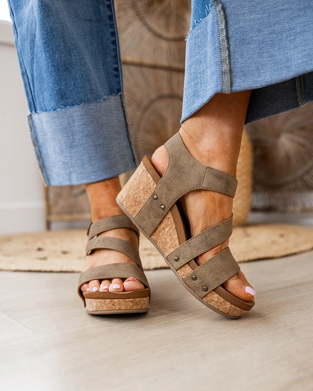 NEW! Very G Casper 2 Wedge Sandals - Tan