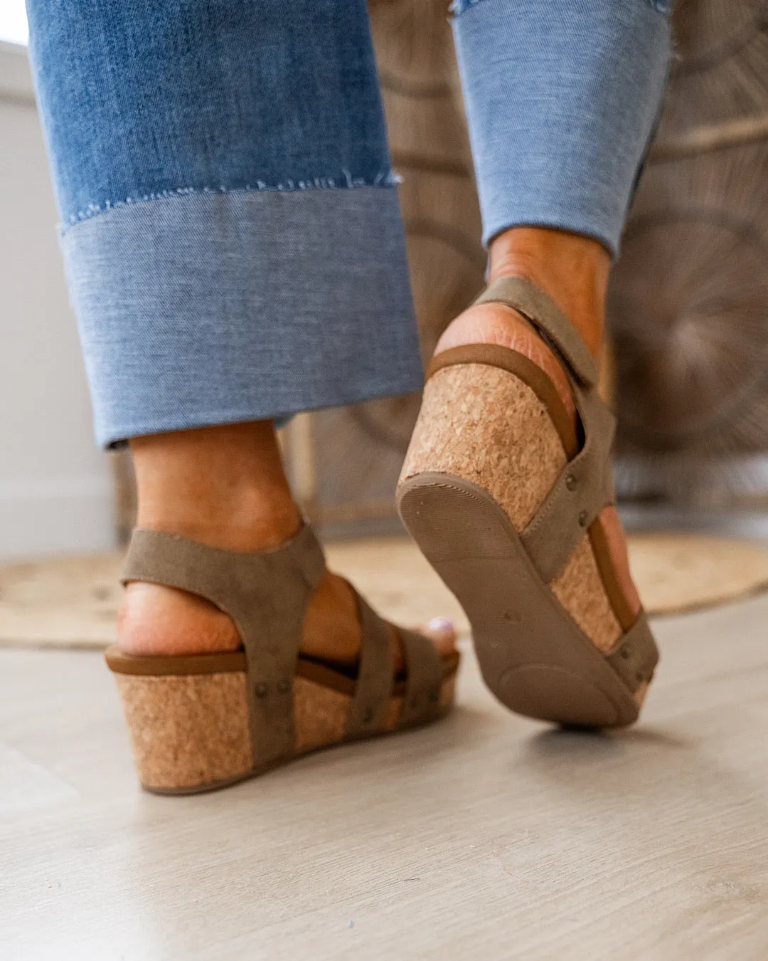 NEW! Very G Casper 2 Wedge Sandals - Tan
