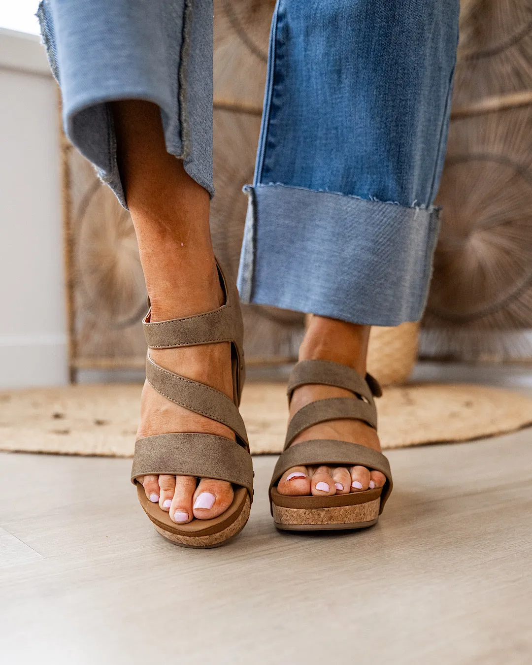 NEW! Very G Casper 2 Wedge Sandals - Tan