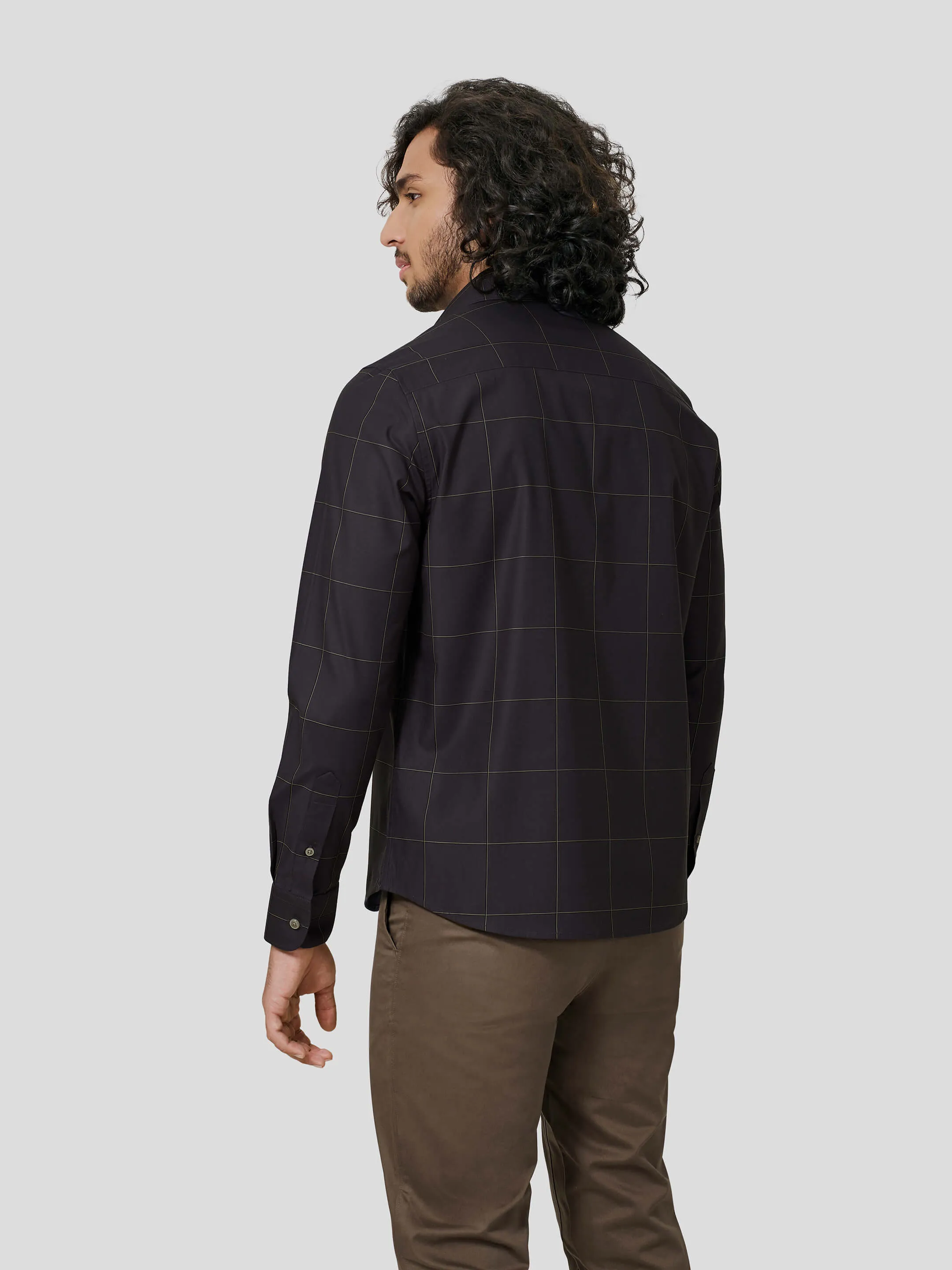 Perfecto Full Sleeve Checkered Untuck Shirt