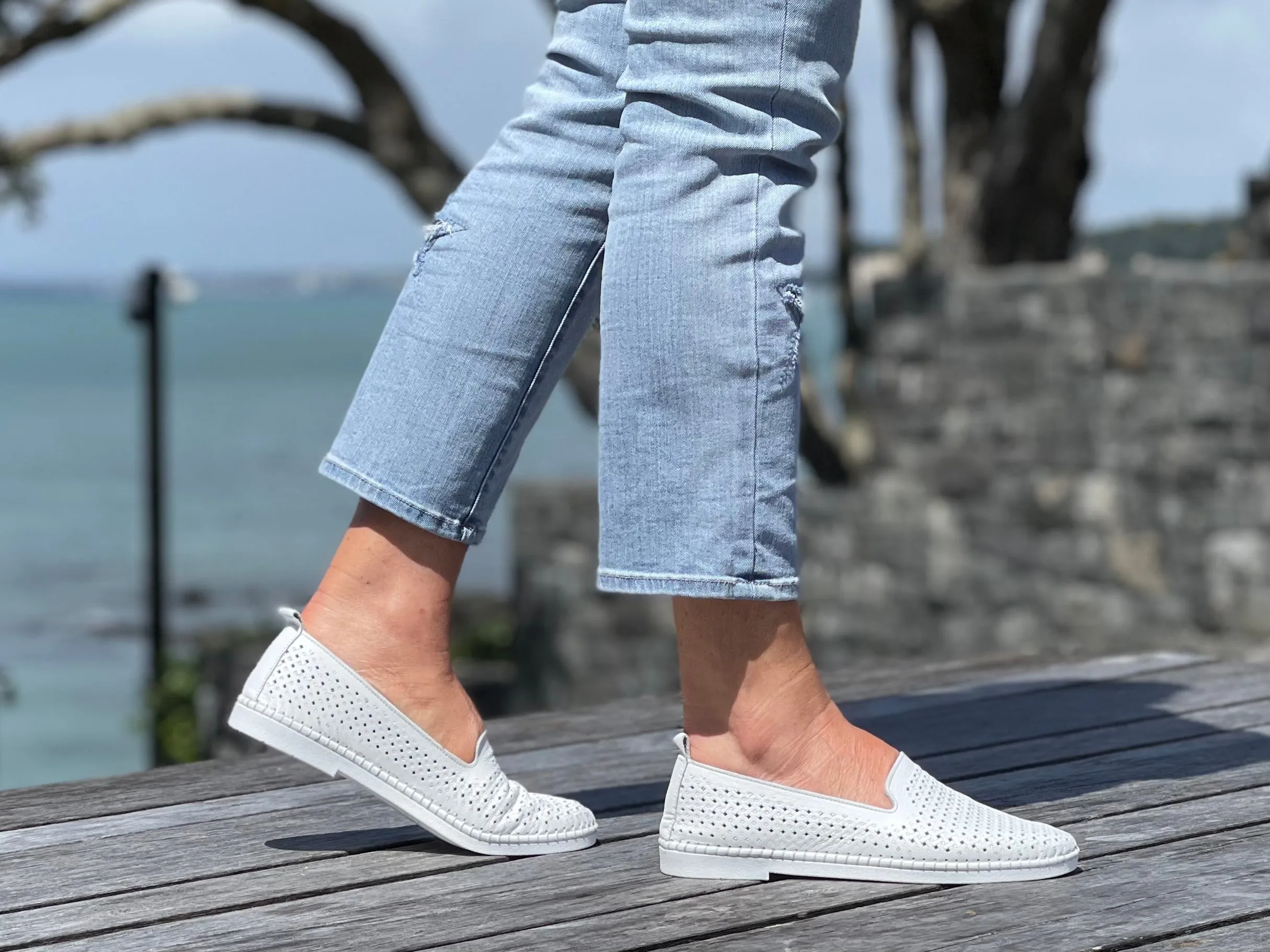 Via Nova Heldi available in 2 colours