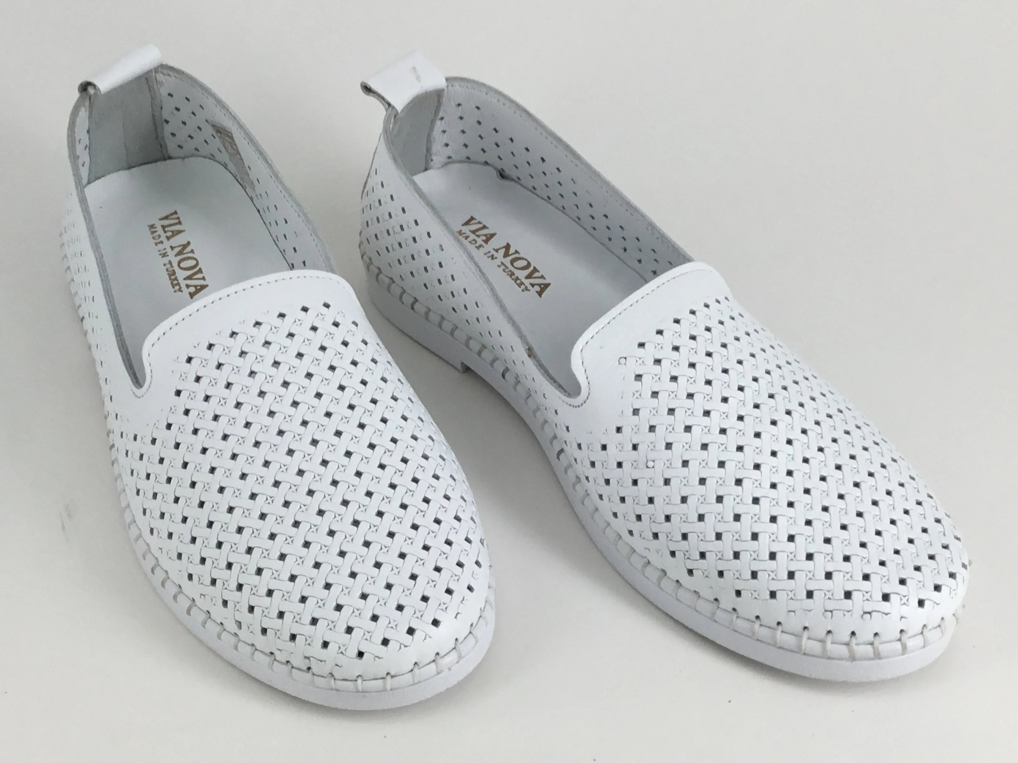 Via Nova Heldi available in 2 colours