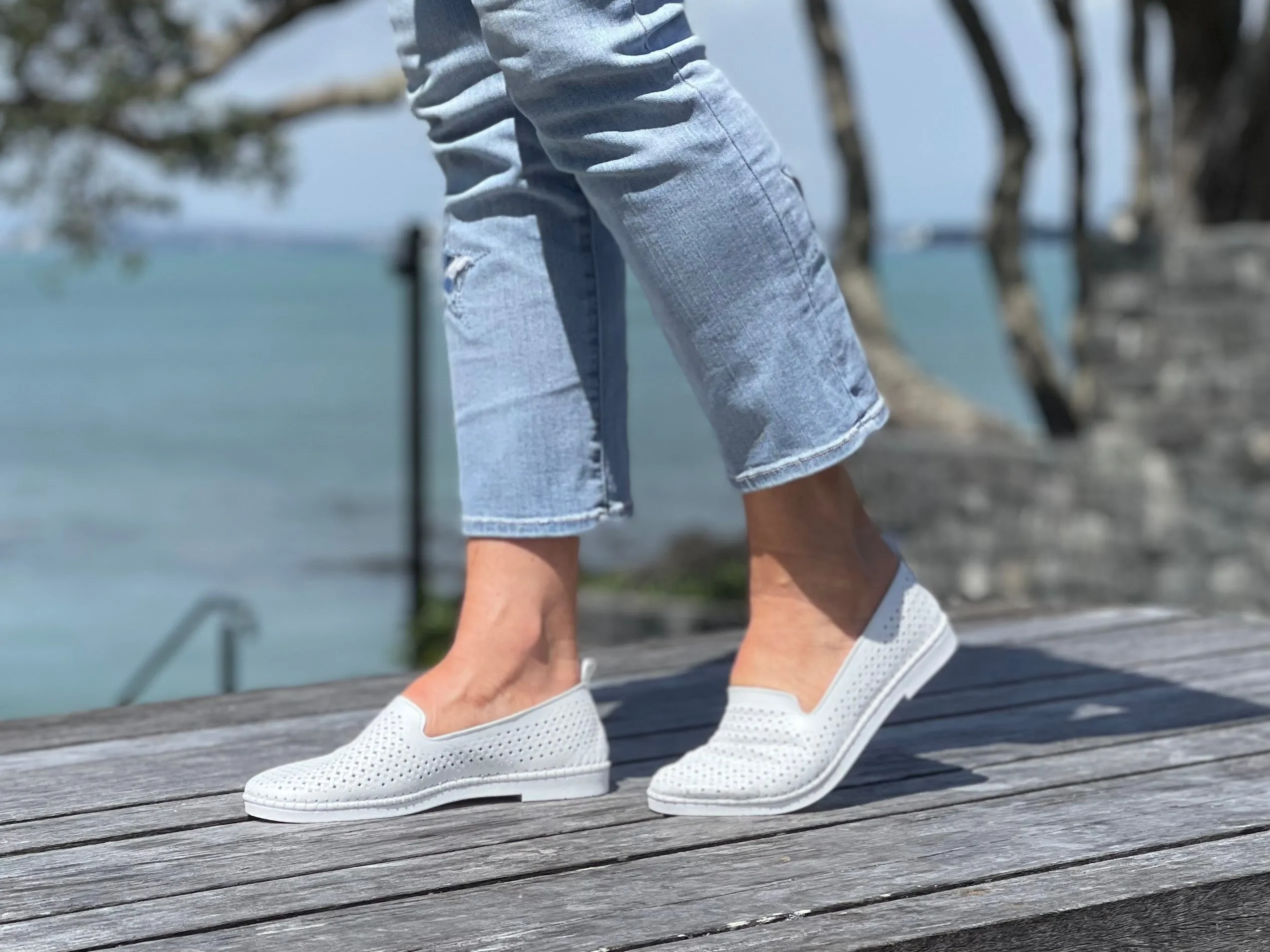 Via Nova Heldi available in 2 colours