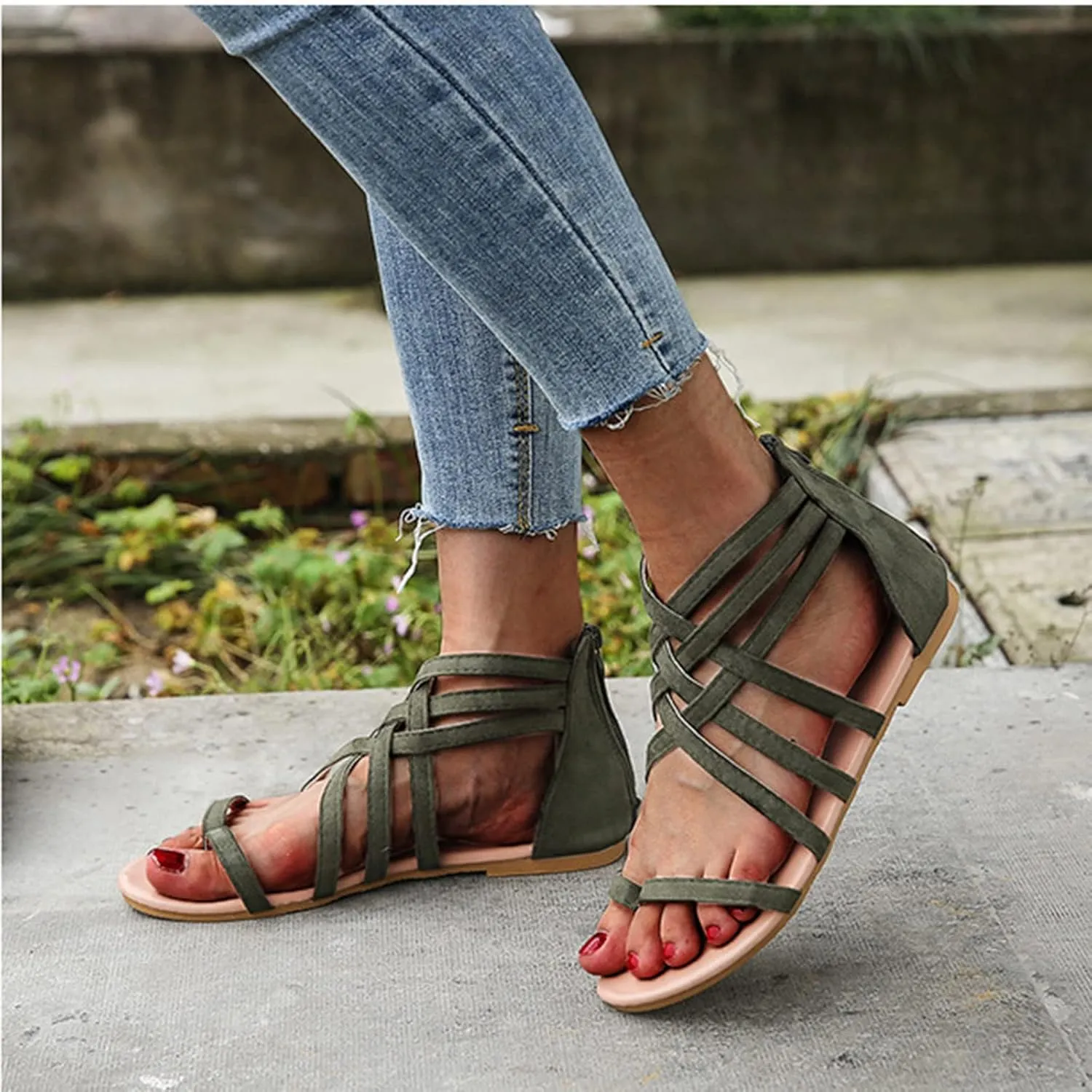 Women's Flat Sandals Gladiator Strap Flat Sandals Dressy Summer Breathable Clip Toe Thong Cross Strappy Shoes Back Zipper Roman Comfy Womens Sandals
